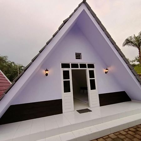 Seger Nusantara Albergue Kalisat Exterior foto