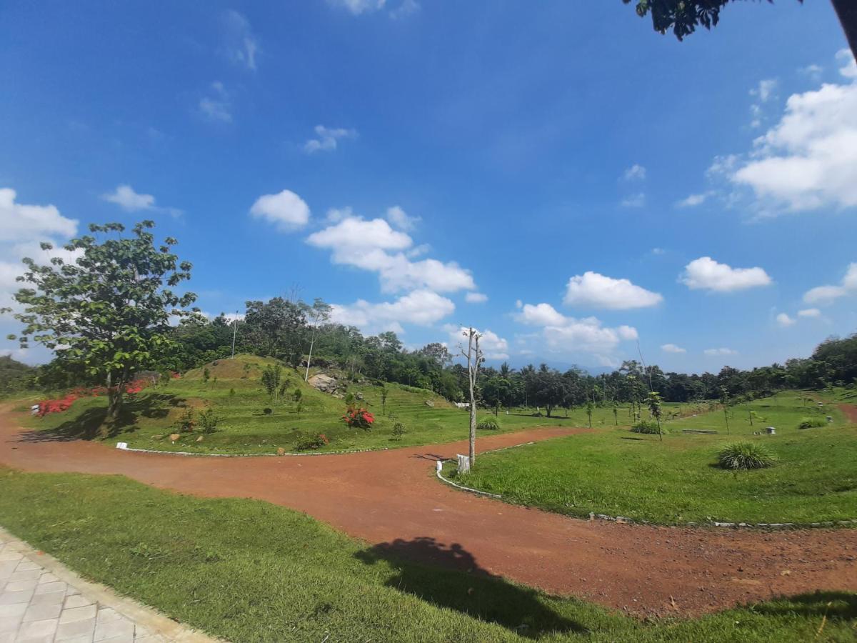 Seger Nusantara Albergue Kalisat Exterior foto