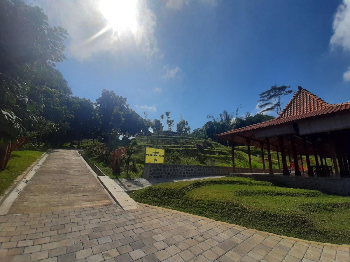 Seger Nusantara Albergue Kalisat Exterior foto